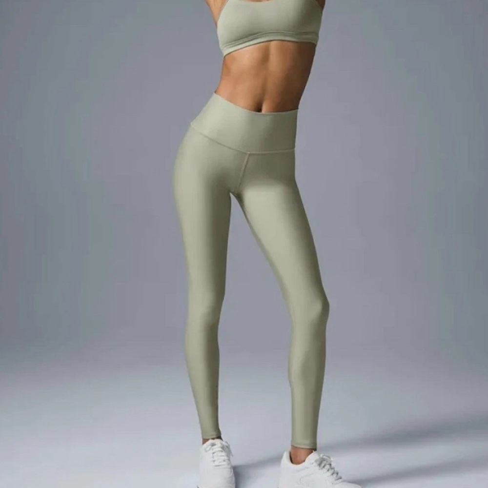 Alo Airlift Limestone NWT XS